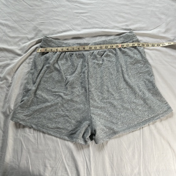 NWOT Old Navy Grey Logo-Graphic Sweat Shorts for Women, Extra Large, 2 pockets - Picture 8 of 9